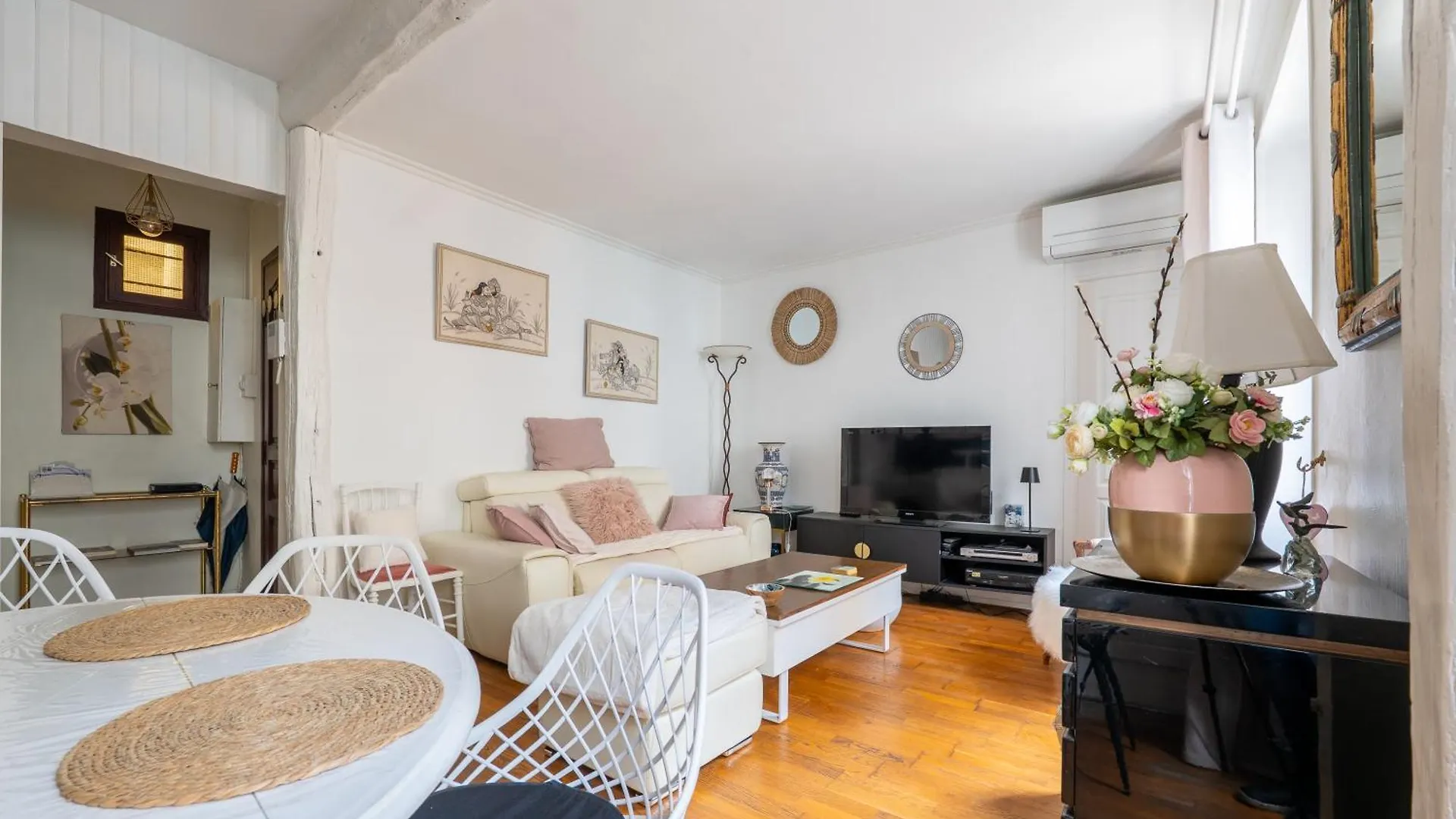 Heart Of Montmartre Air Conditioned Apartment Parijs